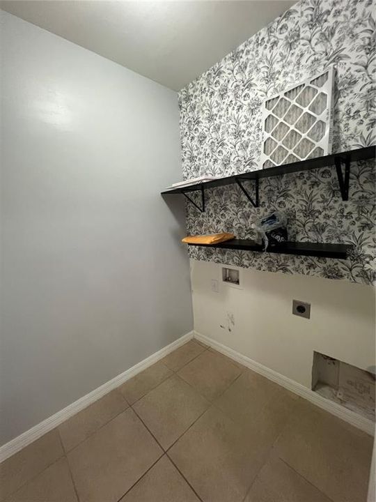 For Rent: $1,895 (4 beds, 2 baths, 1812 Square Feet)