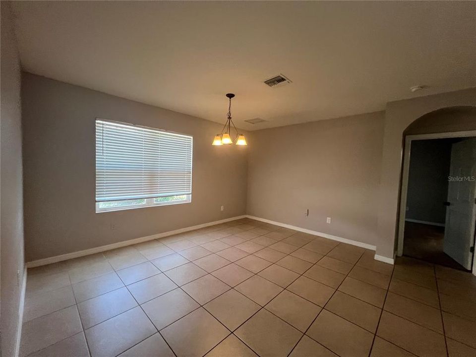 For Rent: $1,895 (4 beds, 2 baths, 1812 Square Feet)