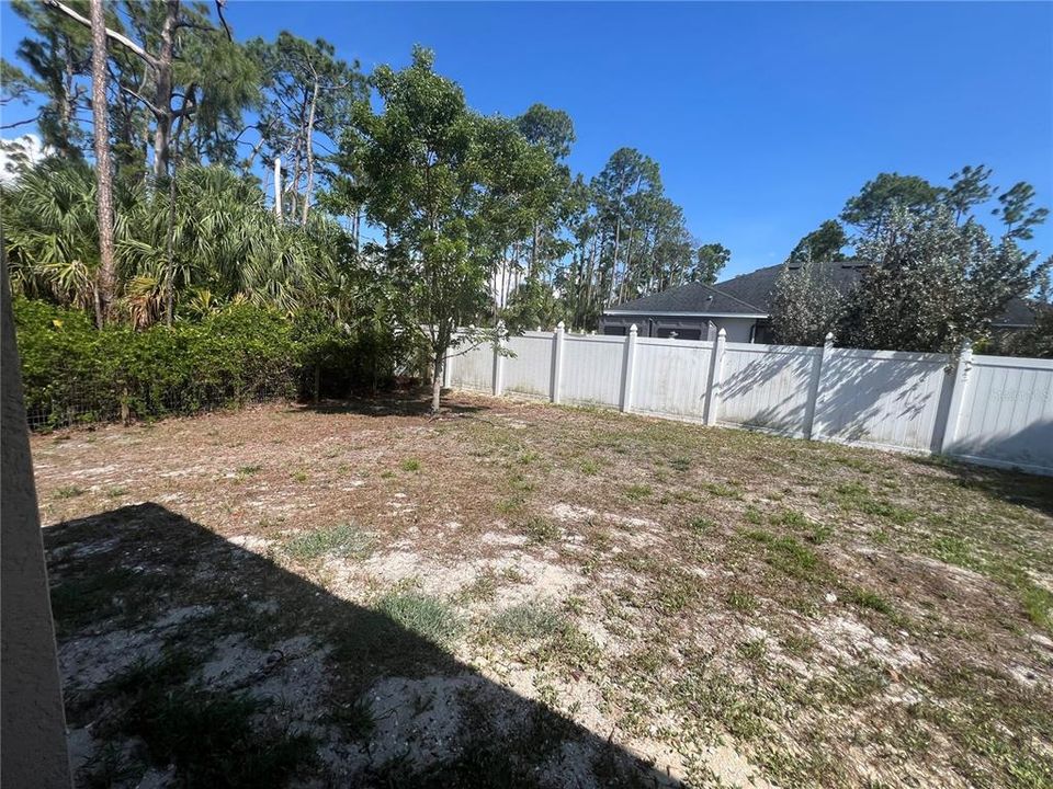 For Rent: $1,895 (4 beds, 2 baths, 1812 Square Feet)