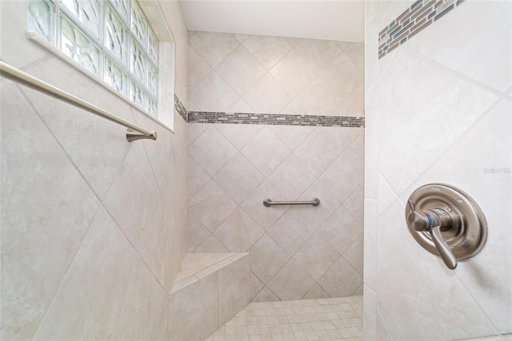 Activo con contrato: $669,000 (3 camas, 2 baños, 1903 Pies cuadrados)