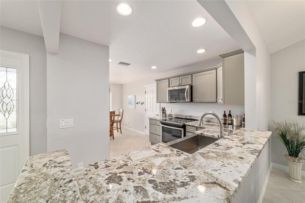 Activo con contrato: $669,000 (3 camas, 2 baños, 1903 Pies cuadrados)
