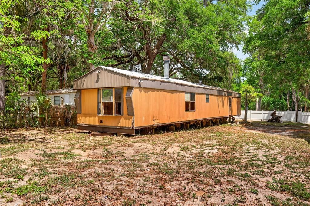 For Sale: $99,900 (3 beds, 2 baths, 907 Square Feet)
