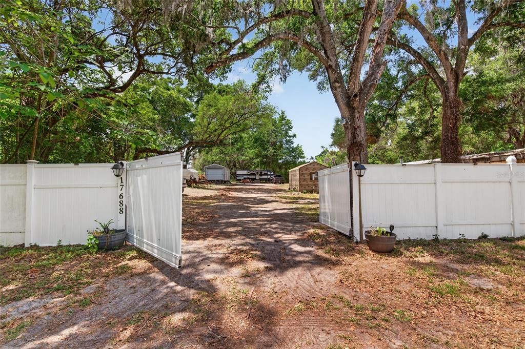 For Sale: $99,900 (3 beds, 2 baths, 907 Square Feet)