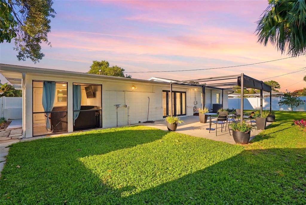 Active With Contract: $550,000 (3 beds, 2 baths, 2086 Square Feet)