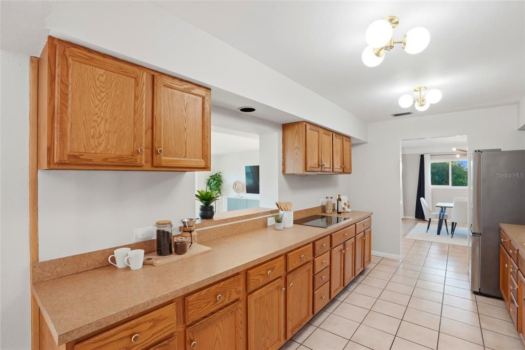Active With Contract: $550,000 (3 beds, 2 baths, 2086 Square Feet)