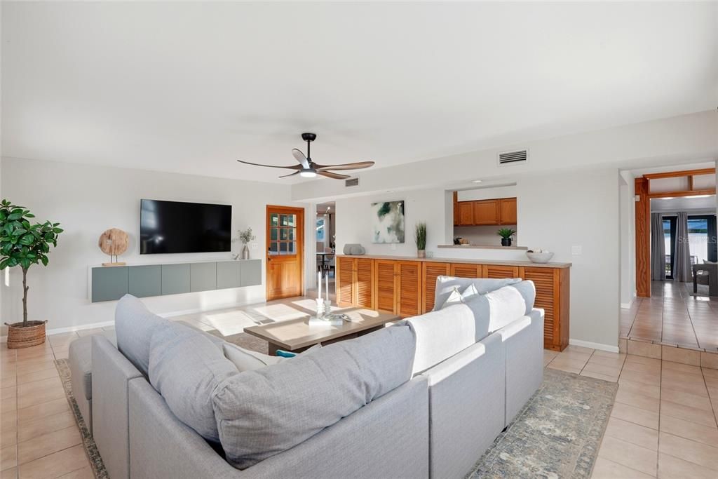 Active With Contract: $550,000 (3 beds, 2 baths, 2086 Square Feet)