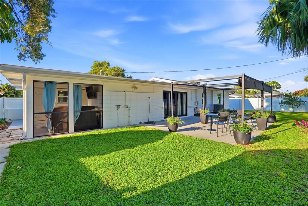 Active With Contract: $550,000 (3 beds, 2 baths, 2086 Square Feet)