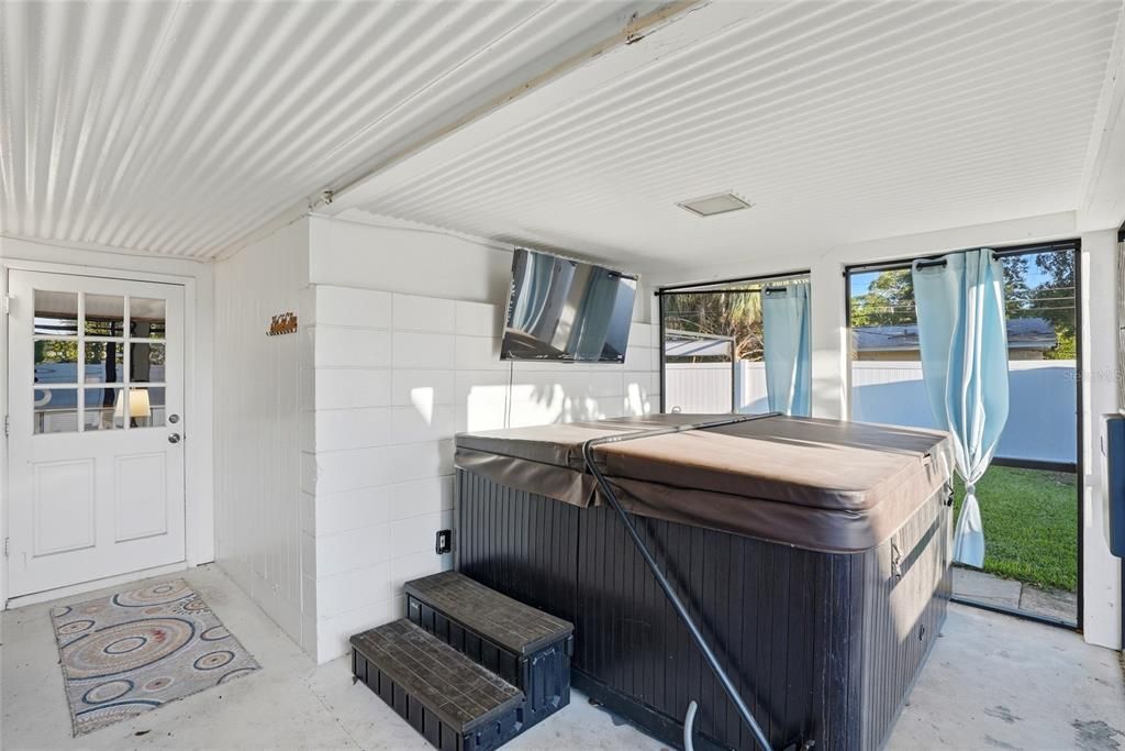 Active With Contract: $550,000 (3 beds, 2 baths, 2086 Square Feet)