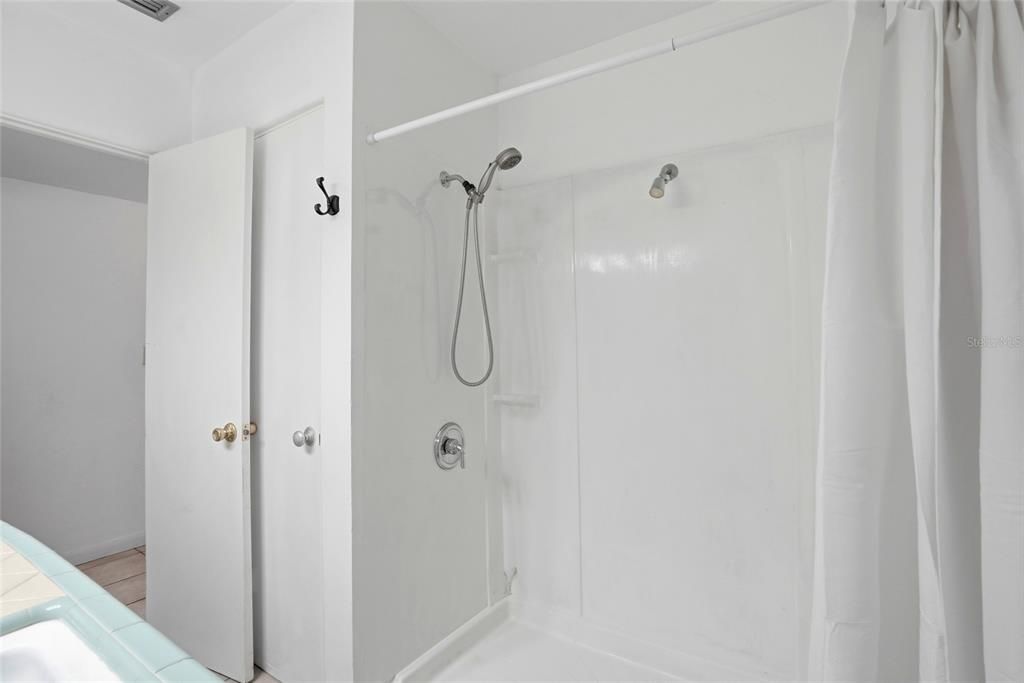 Active With Contract: $550,000 (3 beds, 2 baths, 2086 Square Feet)