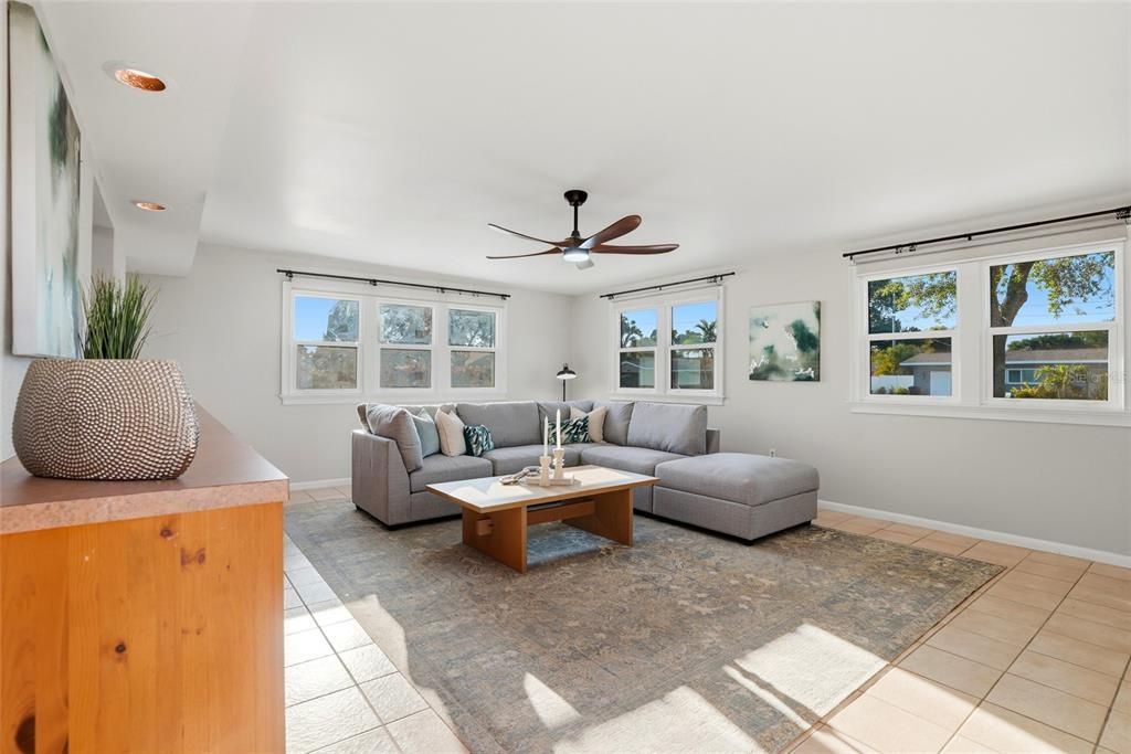 Active With Contract: $550,000 (3 beds, 2 baths, 2086 Square Feet)