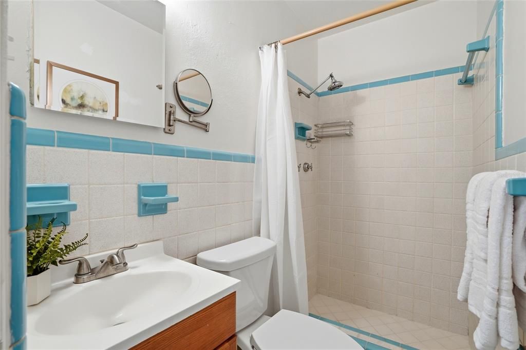 Active With Contract: $550,000 (3 beds, 2 baths, 2086 Square Feet)