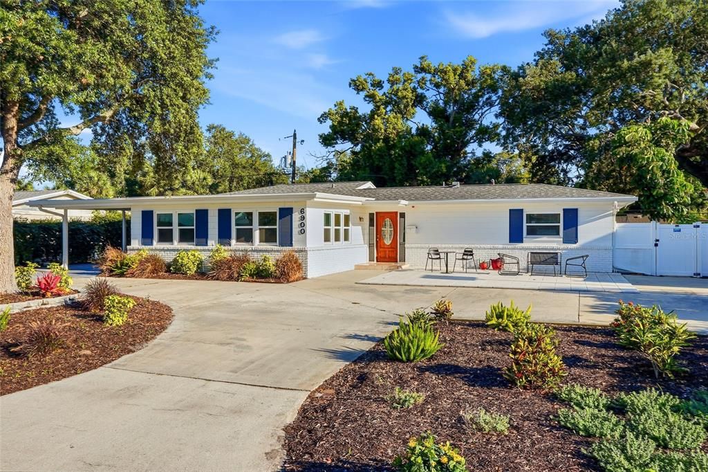 Active With Contract: $550,000 (3 beds, 2 baths, 2086 Square Feet)
