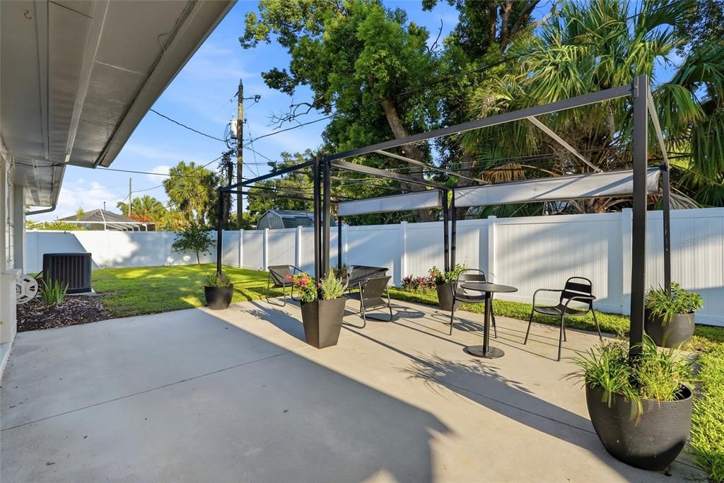 Active With Contract: $550,000 (3 beds, 2 baths, 2086 Square Feet)
