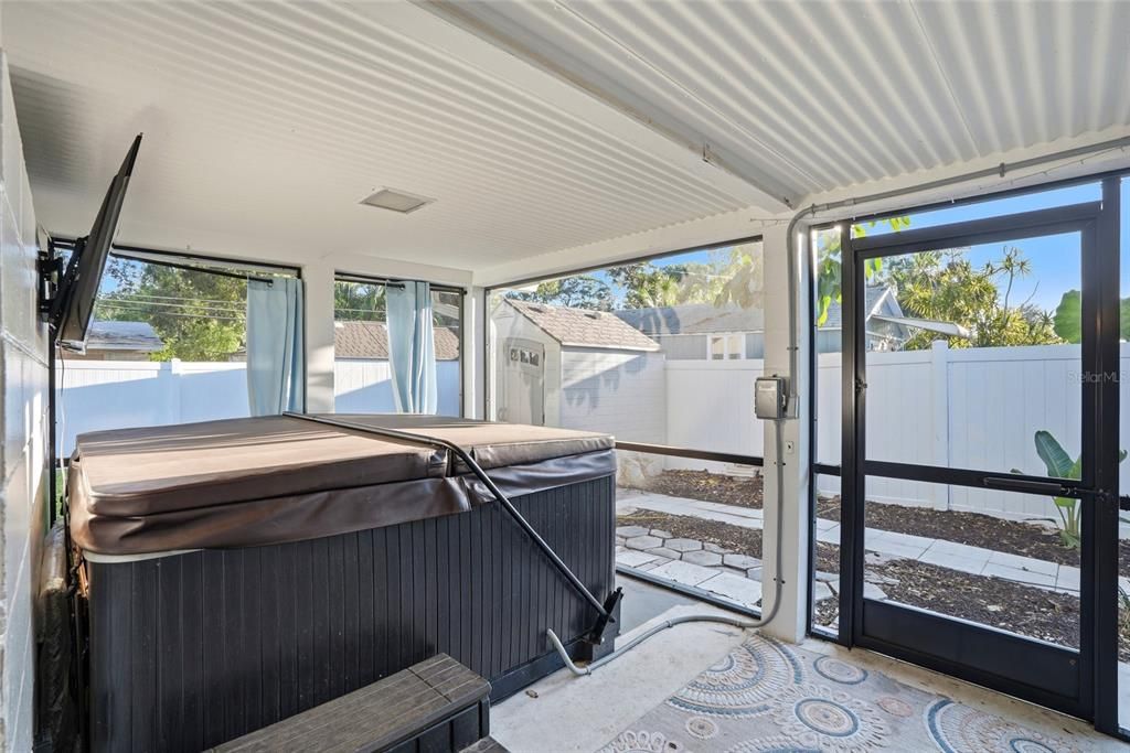 Active With Contract: $550,000 (3 beds, 2 baths, 2086 Square Feet)