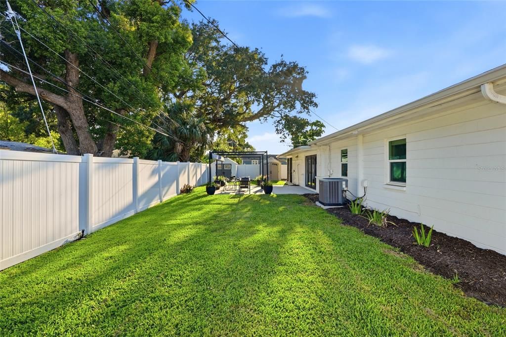 Active With Contract: $550,000 (3 beds, 2 baths, 2086 Square Feet)