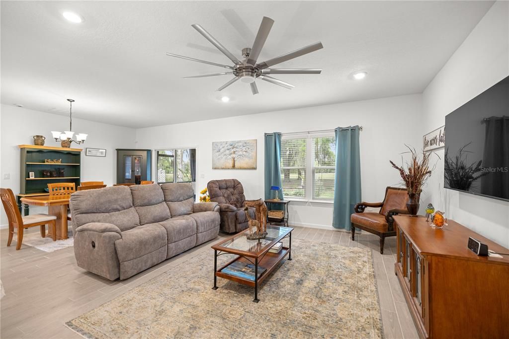 For Sale: $280,000 (3 beds, 2 baths, 1548 Square Feet)