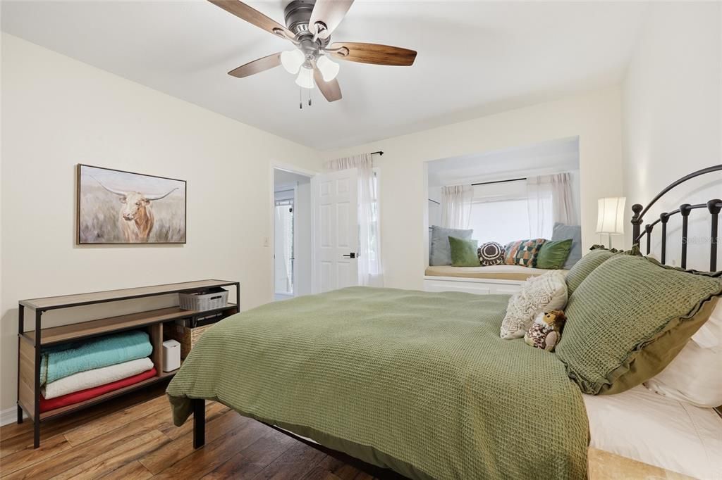 Activo con contrato: $279,900 (2 camas, 2 baños, 1040 Pies cuadrados)