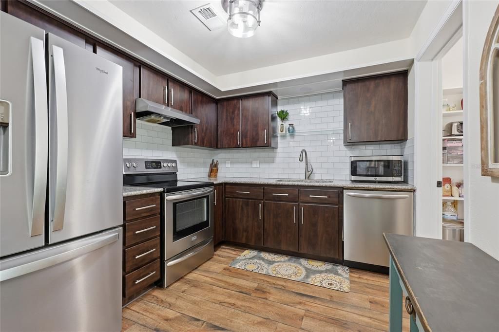 Activo con contrato: $279,900 (2 camas, 2 baños, 1040 Pies cuadrados)