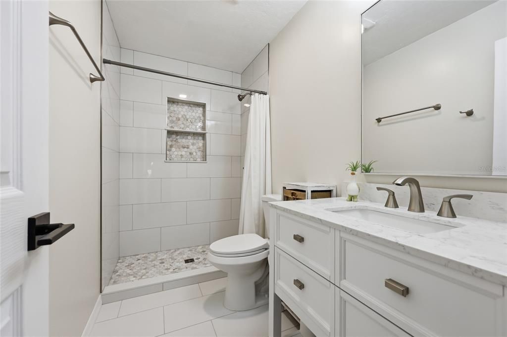 Activo con contrato: $279,900 (2 camas, 2 baños, 1040 Pies cuadrados)