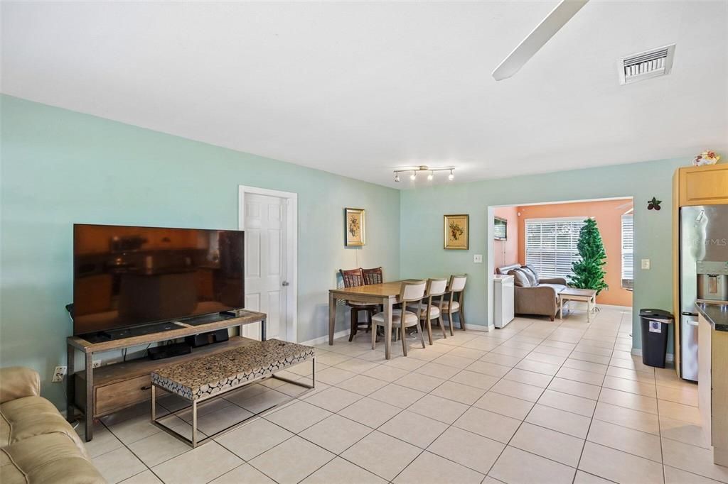 For Sale: $890,000 (3 beds, 2 baths, 1602 Square Feet)