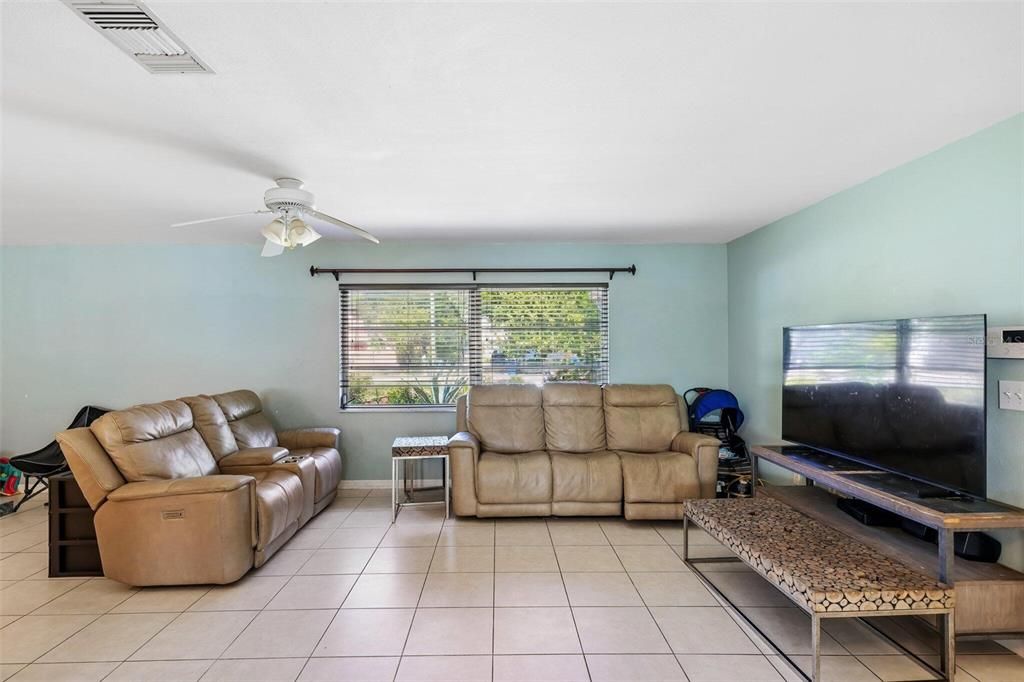For Sale: $890,000 (3 beds, 2 baths, 1602 Square Feet)