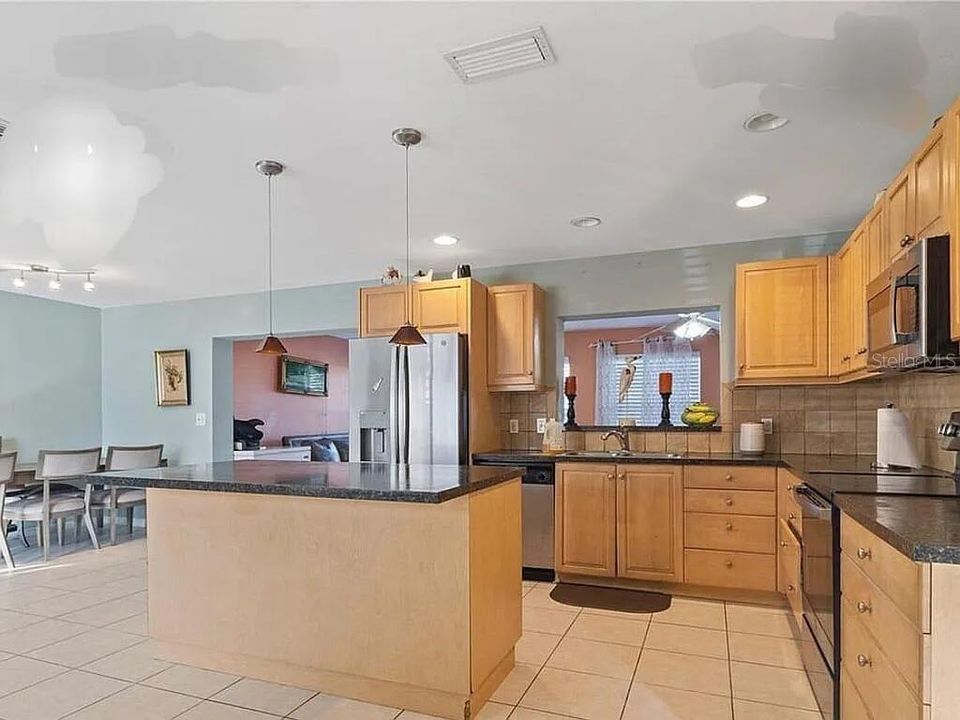 For Sale: $890,000 (3 beds, 2 baths, 1602 Square Feet)