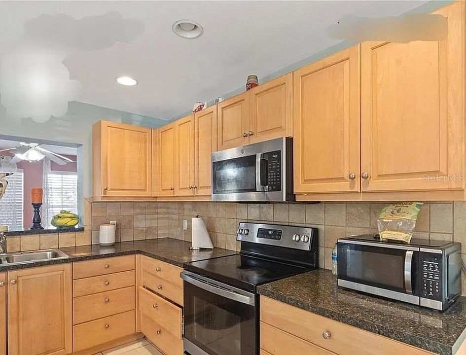 For Sale: $890,000 (3 beds, 2 baths, 1602 Square Feet)