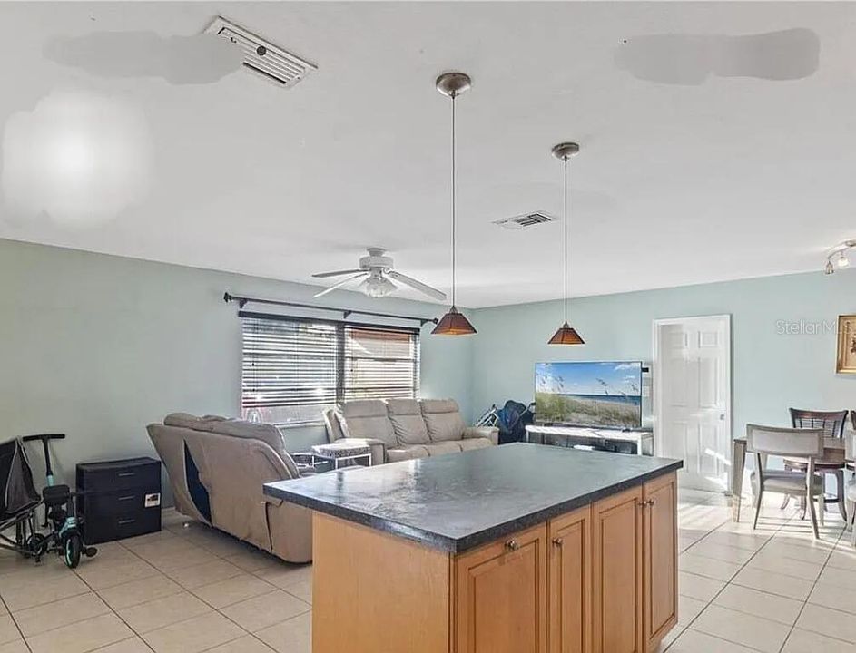 For Sale: $890,000 (3 beds, 2 baths, 1602 Square Feet)