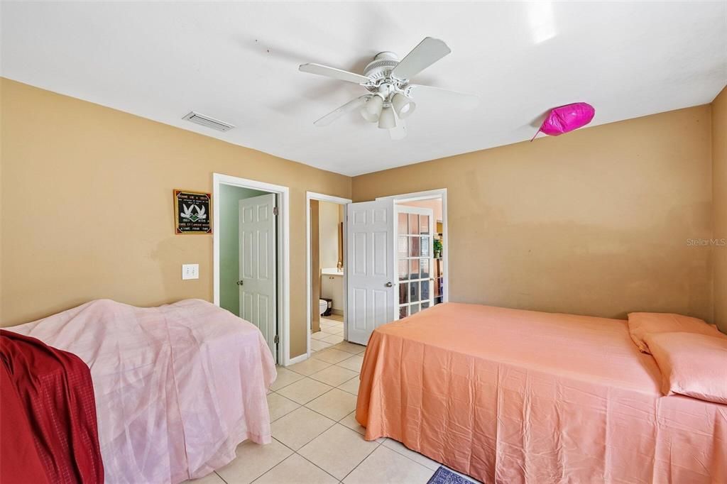 For Sale: $890,000 (3 beds, 2 baths, 1602 Square Feet)