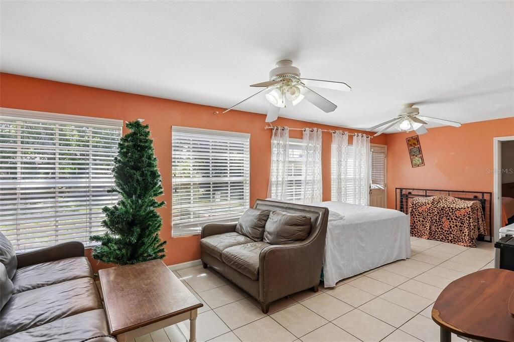 For Sale: $890,000 (3 beds, 2 baths, 1602 Square Feet)