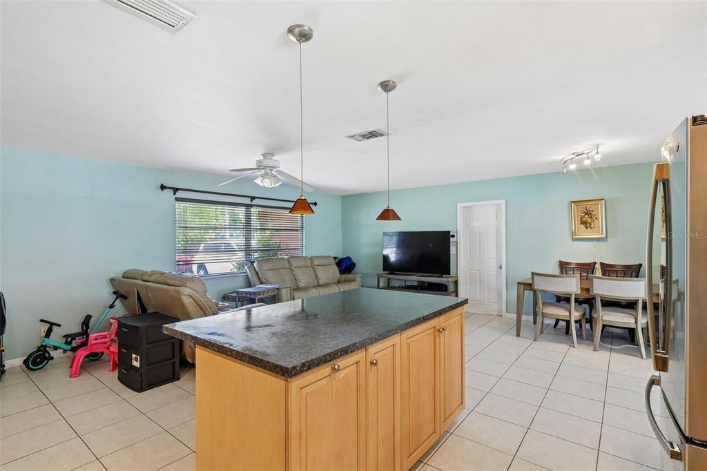 For Sale: $890,000 (3 beds, 2 baths, 1602 Square Feet)
