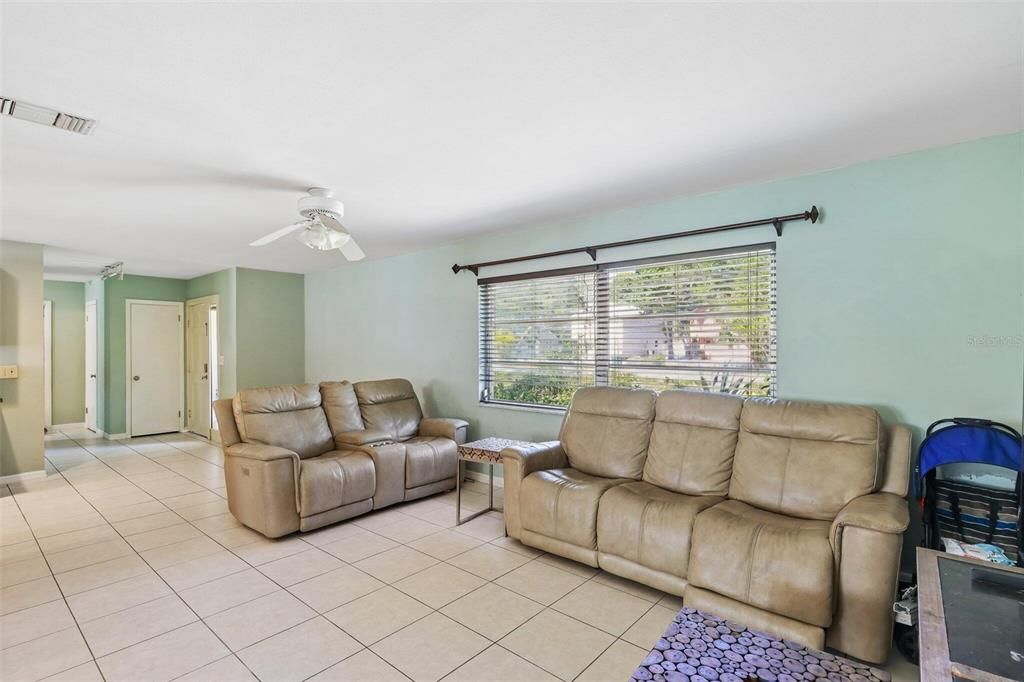 For Sale: $890,000 (3 beds, 2 baths, 1602 Square Feet)