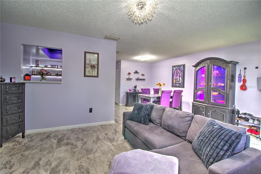 For Sale: $117,000 (1 beds, 1 baths, 808 Square Feet)