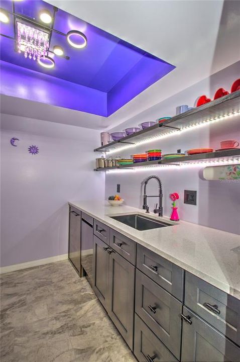 For Sale: $117,000 (1 beds, 1 baths, 808 Square Feet)