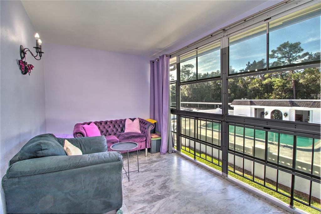 For Sale: $117,000 (1 beds, 1 baths, 808 Square Feet)