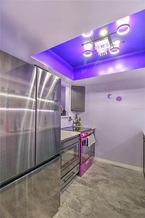 For Sale: $117,000 (1 beds, 1 baths, 808 Square Feet)