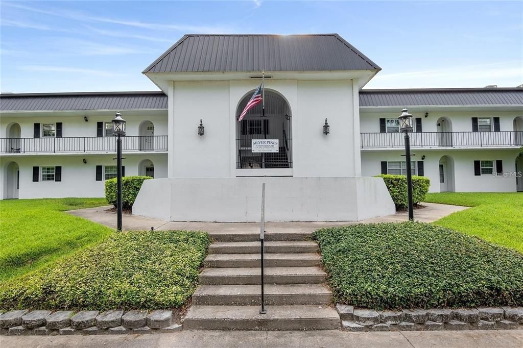 For Sale: $117,000 (1 beds, 1 baths, 808 Square Feet)