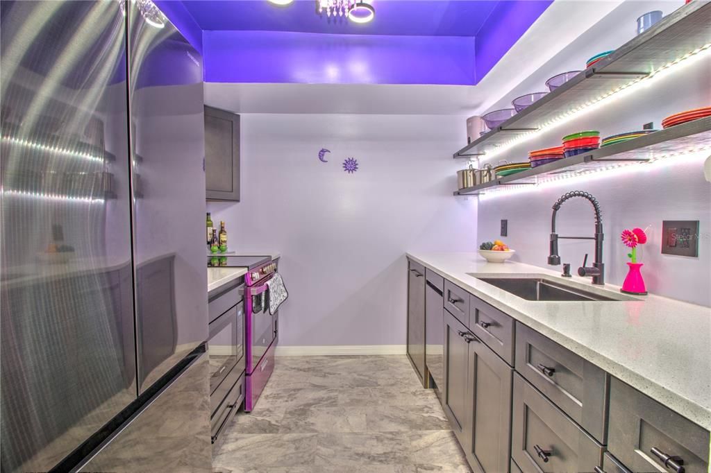 For Sale: $117,000 (1 beds, 1 baths, 808 Square Feet)