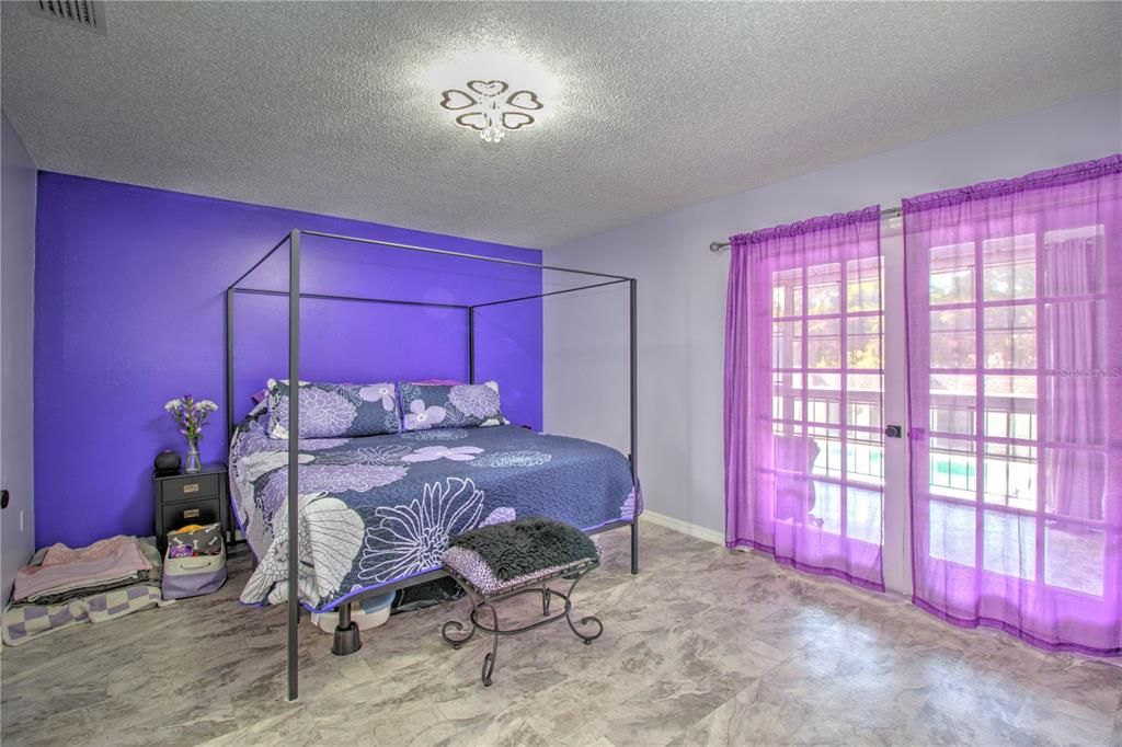 For Sale: $117,000 (1 beds, 1 baths, 808 Square Feet)
