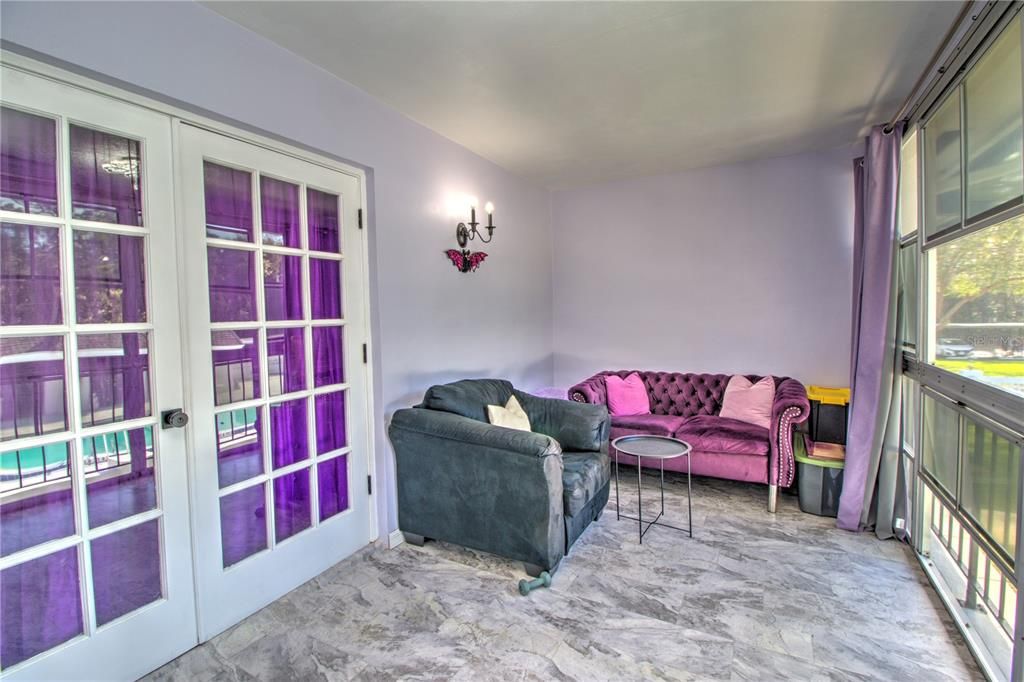 For Sale: $117,000 (1 beds, 1 baths, 808 Square Feet)