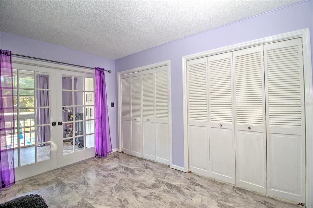 For Sale: $117,000 (1 beds, 1 baths, 808 Square Feet)