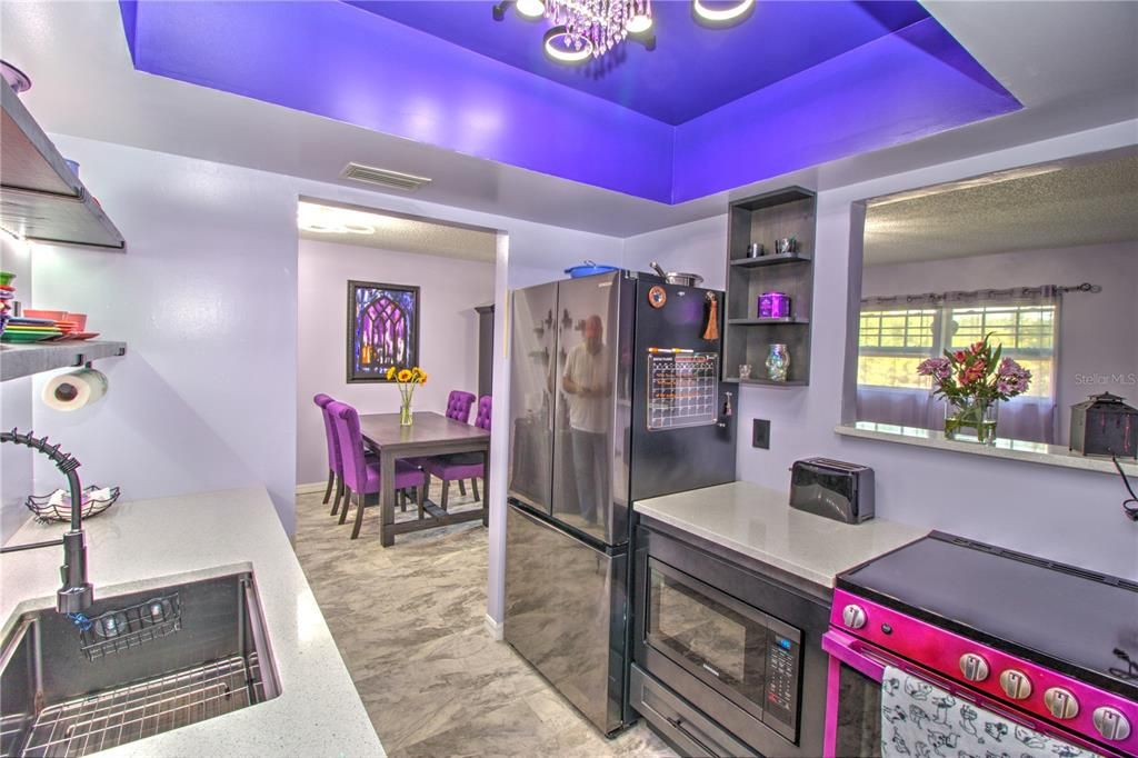 For Sale: $117,000 (1 beds, 1 baths, 808 Square Feet)