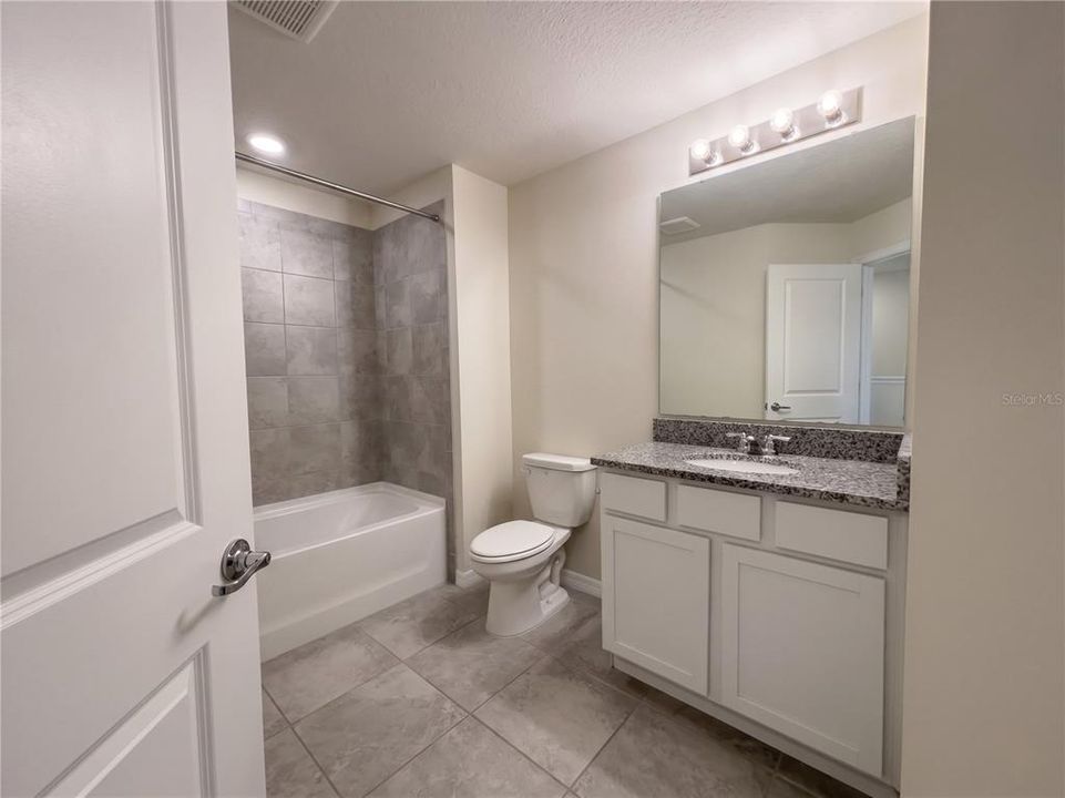 Под контрактом: $2,095 (3 спален, 2 ванн, 1699 Квадратных фут)