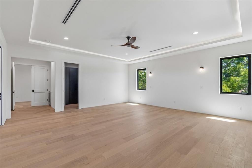 For Sale: $3,449,999 (6 beds, 5 baths, 5448 Square Feet)