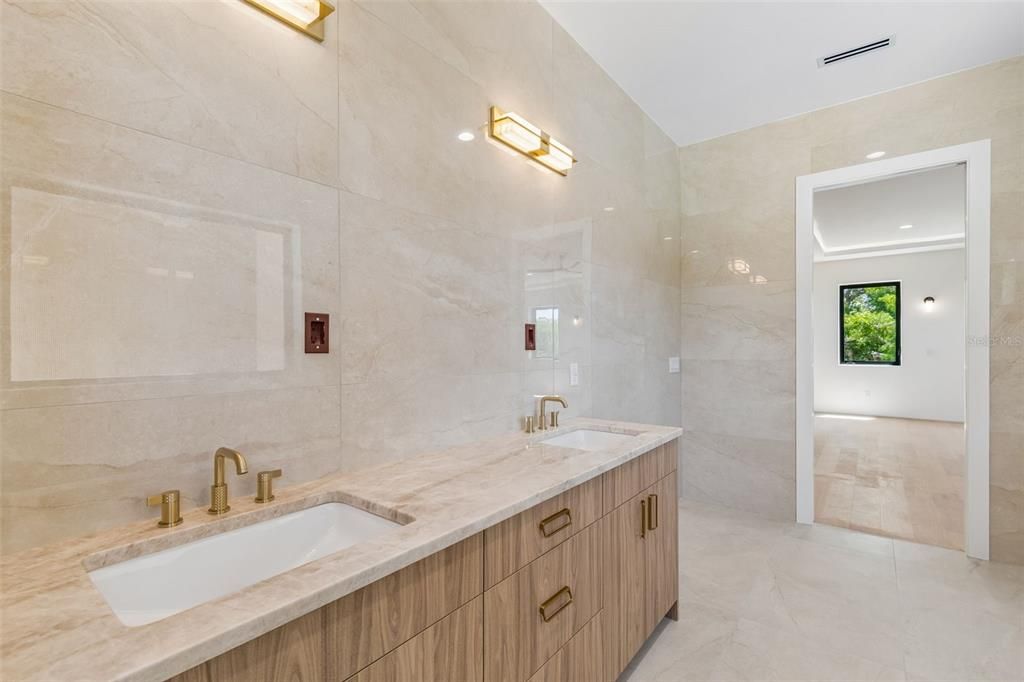For Sale: $3,449,999 (6 beds, 5 baths, 5448 Square Feet)