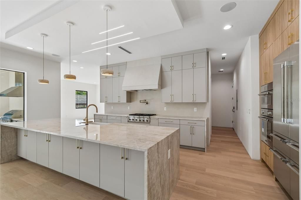For Sale: $3,449,999 (6 beds, 5 baths, 5448 Square Feet)
