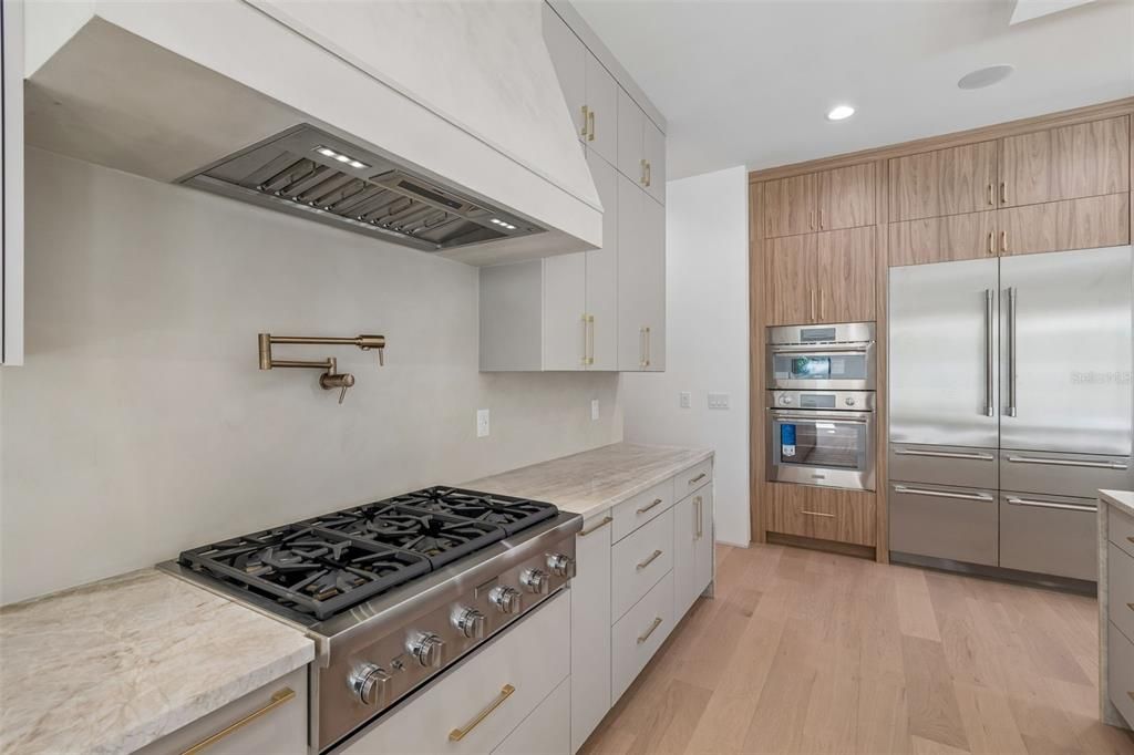 For Sale: $3,449,999 (6 beds, 5 baths, 5448 Square Feet)
