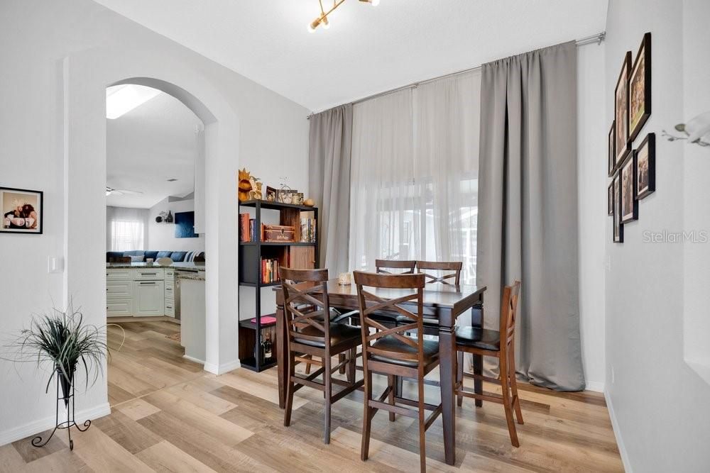 En Venta: $510,000 (4 camas, 2 baños, 2223 Pies cuadrados)