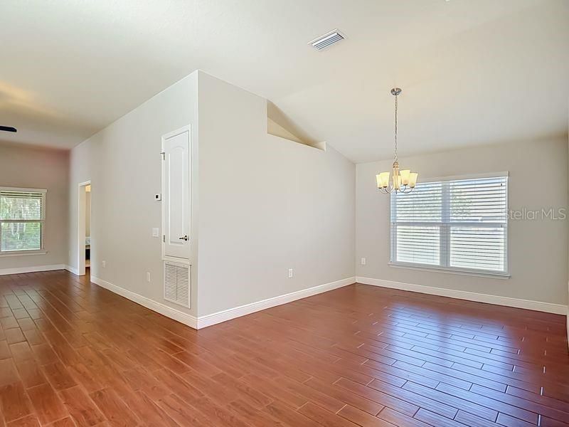 待售: $414,999 (4 贝兹, 2 浴室, 1835 平方英尺)