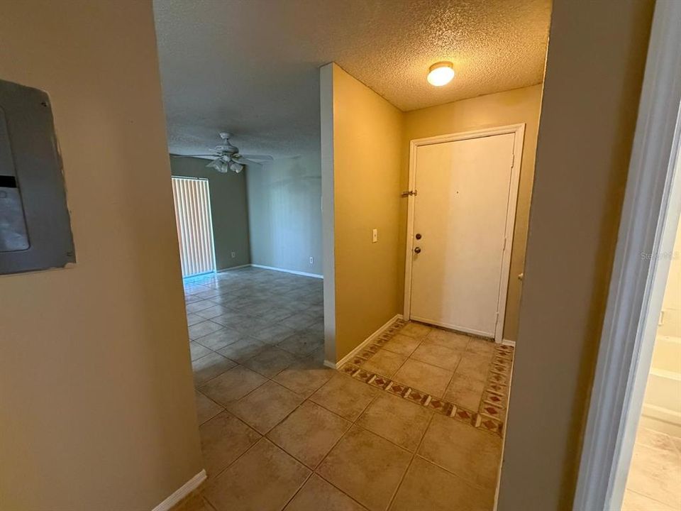 Active With Contract: $1,500 (2 beds, 2 baths, 1006 Square Feet)